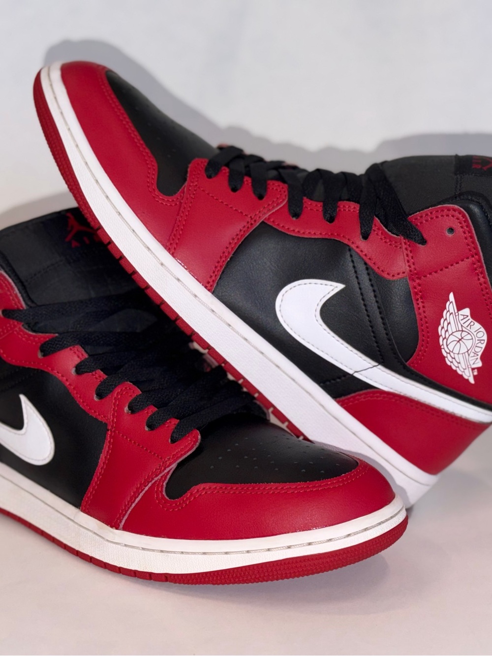 Jordan 1 Black, Red & White Retro Mid Sneakers DQ8426-061